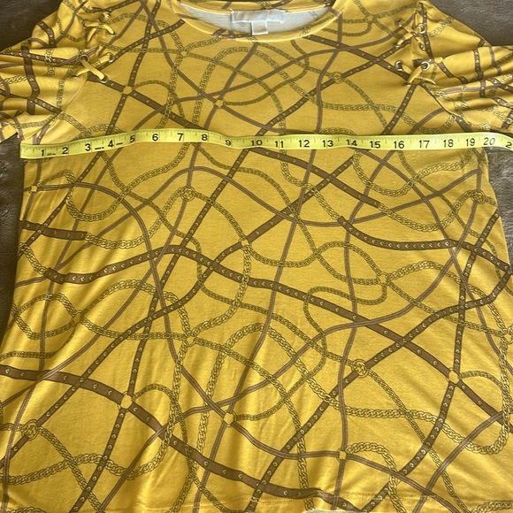 Michael Kors Honey Logo Chain Short Sleeve Top, Size L. - Picture 4 of 7